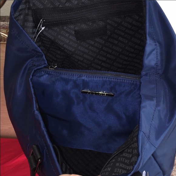 Steve Madden Sporty Style Tote - Picture 5 of 8